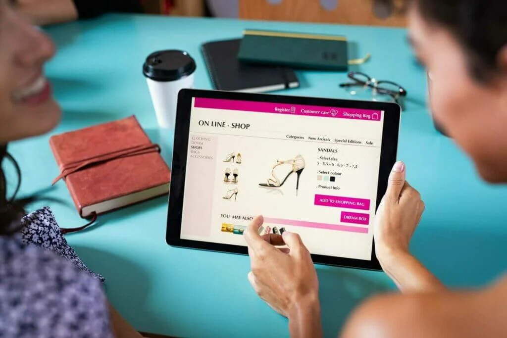 Our Ecommerce website development In Vietnam invite Friends shopping shoes online