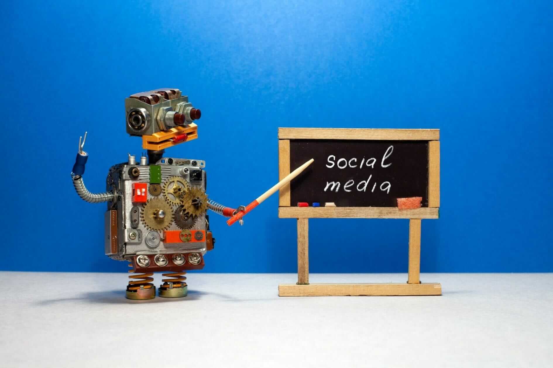 social-media-marketing-robot-professor-explains-the-essence-of-the-concept-of-social-media at our digital marketing company in vietnam.