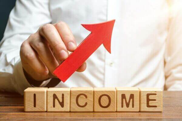 A man holds a red arrow over the words profit showing what happend when you optimise your PPC ads.