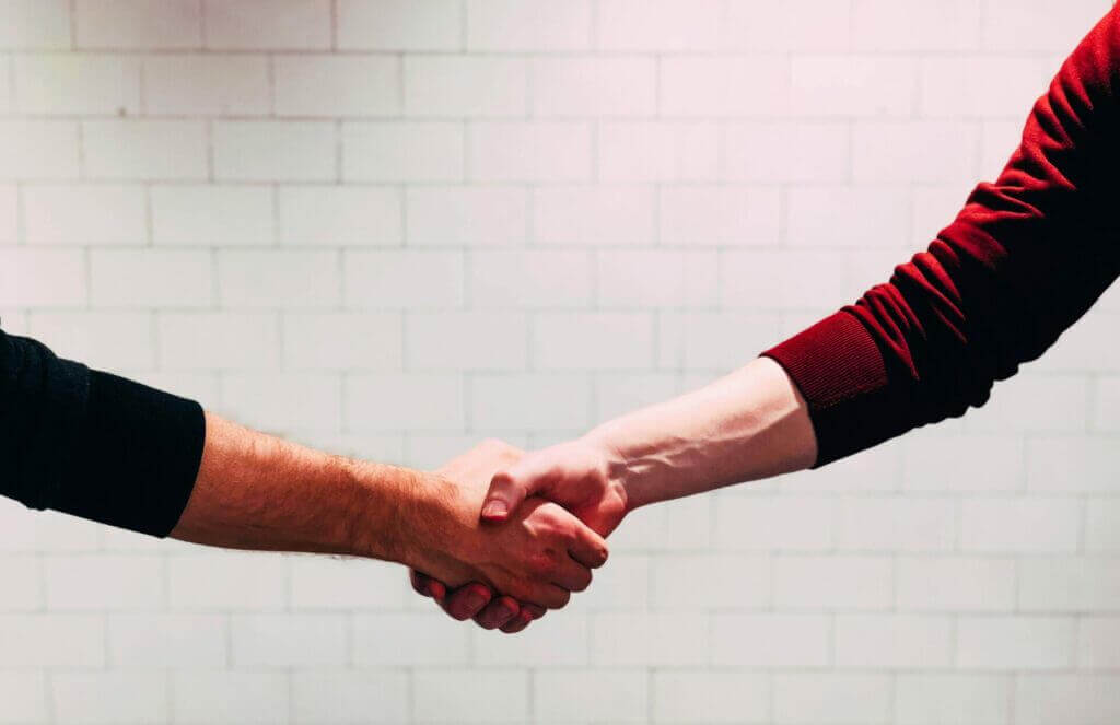 our-off-page-seo-experts-shaking-hands